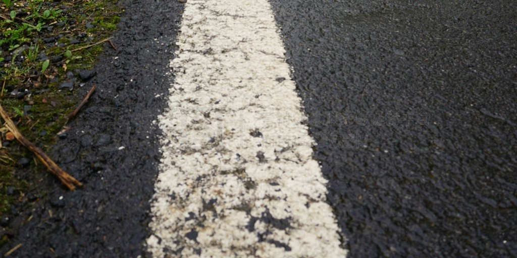 樹木與道路風(fēng)景 免費(fèi)下載JPG高清壁紙